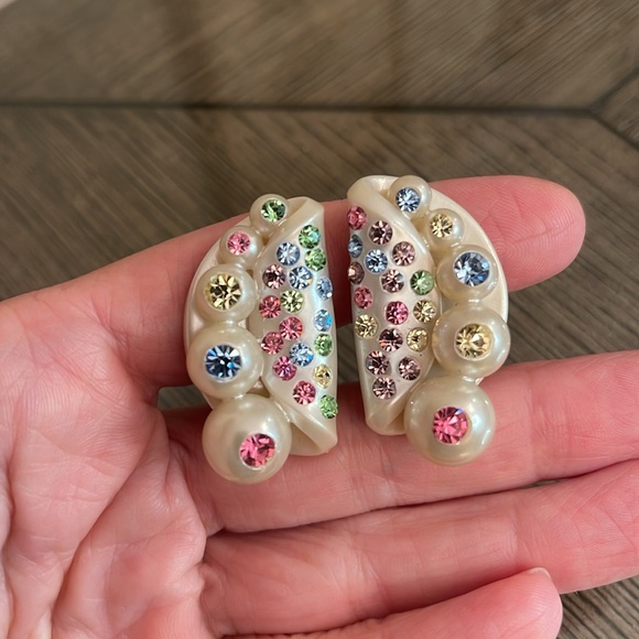 Vintage Unique Shaped Thermoset & Pastel Rhinestone Clip Earrings - Picture 6 of 16